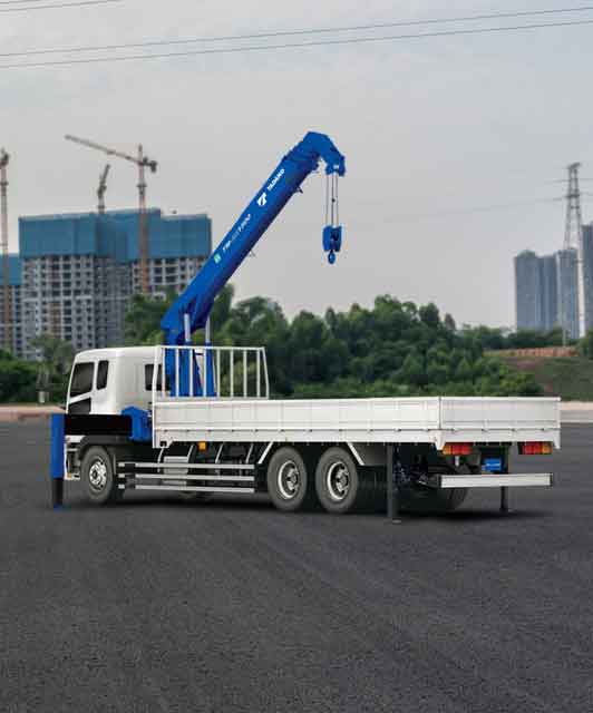 Mounted Crane untuk Angkut Beban Berat Secara Efisien