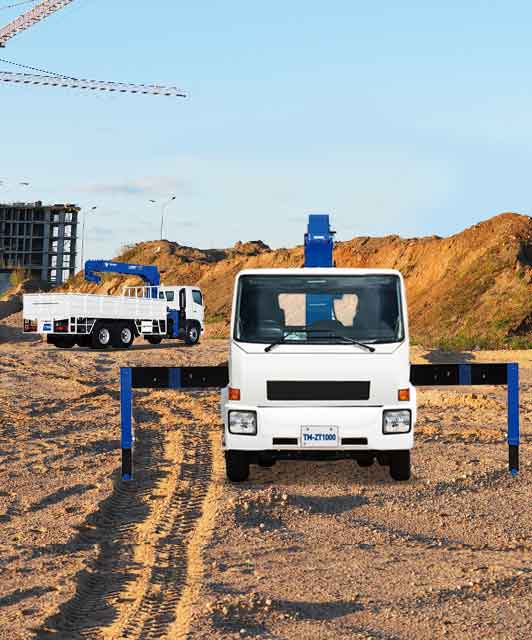Pilihan Truck Loader Crane dengan Kapasitas Angkat Hingga 12 Ton